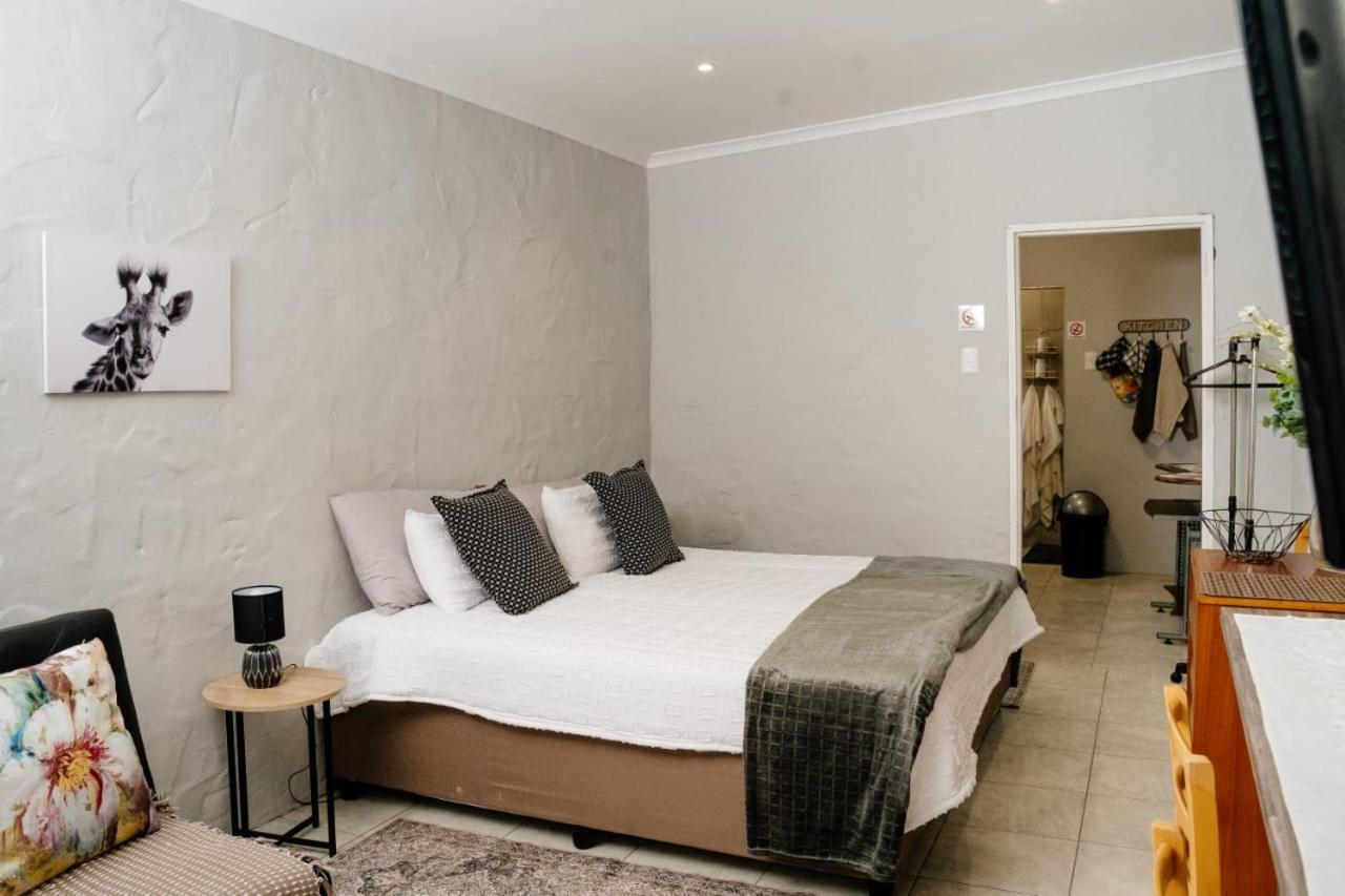 Sherwood Apartment *